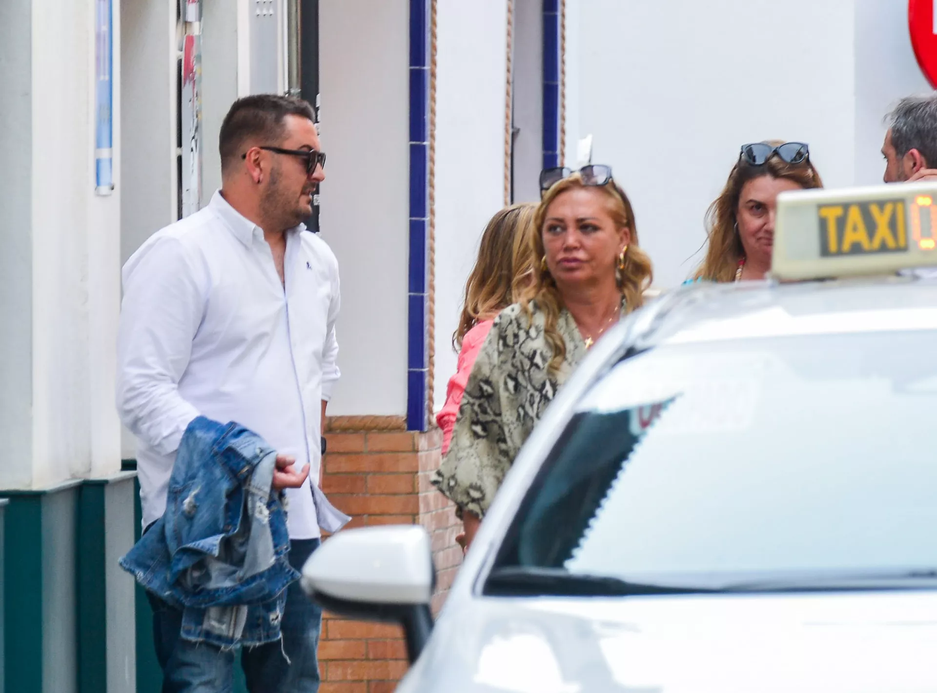 Miguel Marcos y Belén Esteban en la calle / GTRES