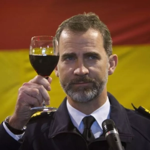 Felipe VI brindando