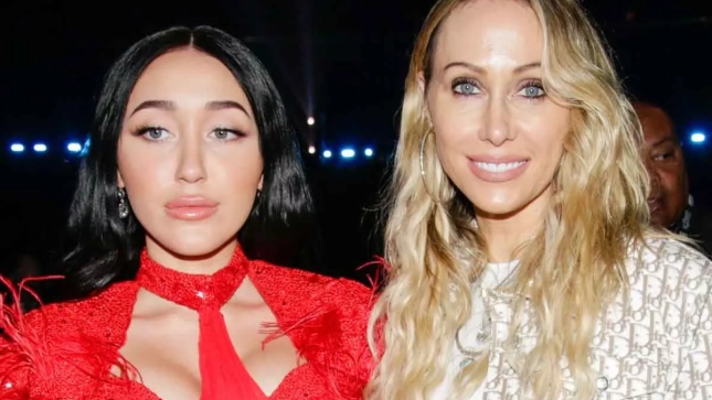 Noah Cyrus y su madre