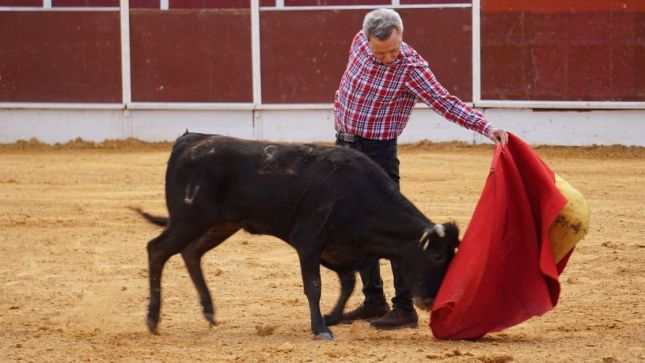 Ortega Cano toreando